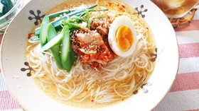 キムチと夏野菜の素麺