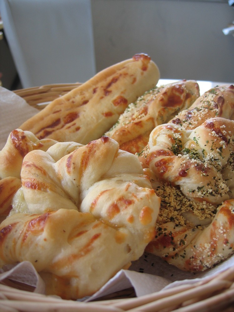 ＨＢで☆簡単チーズと黒胡椒の折込みパン♡の画像