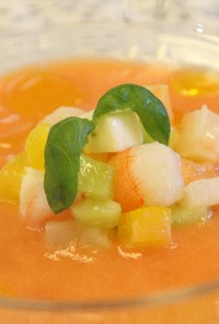初夏の冷たいトマトスープ