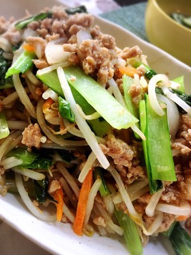 小松菜ともやしとひき肉のオイスター炒め