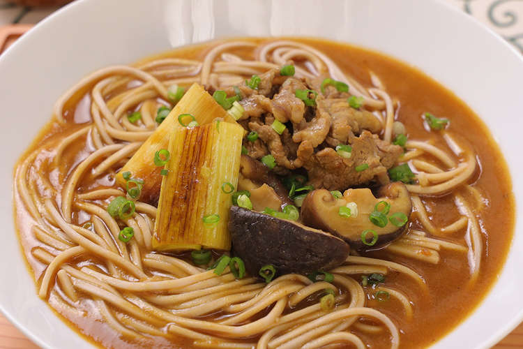 おそば屋さんの味 牛肉カレー南蛮そば レシピ 作り方 By Dグルメ クックパッド 簡単おいしいみんなのレシピが352万品