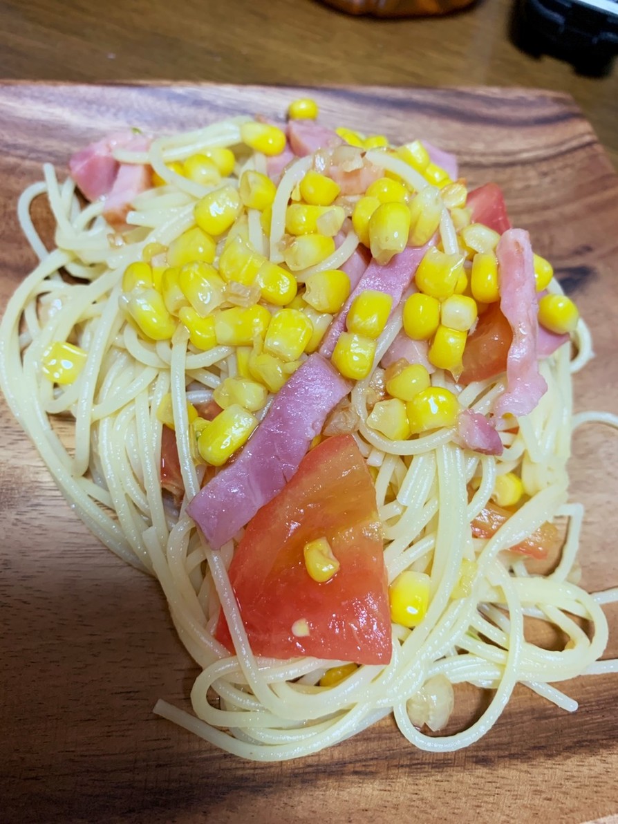 ベーコンと塩漬けトマトのパスタの画像