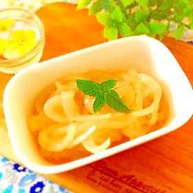 簡単☆新玉ねぎのレンチンピクルス他‥