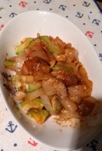 アボカドと玉ねぎ豚肉レモン炒め【男飯】