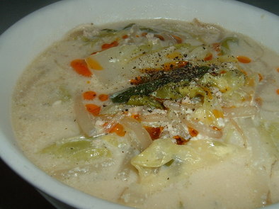 春雨とキャベツのピリ辛豆乳スープの写真