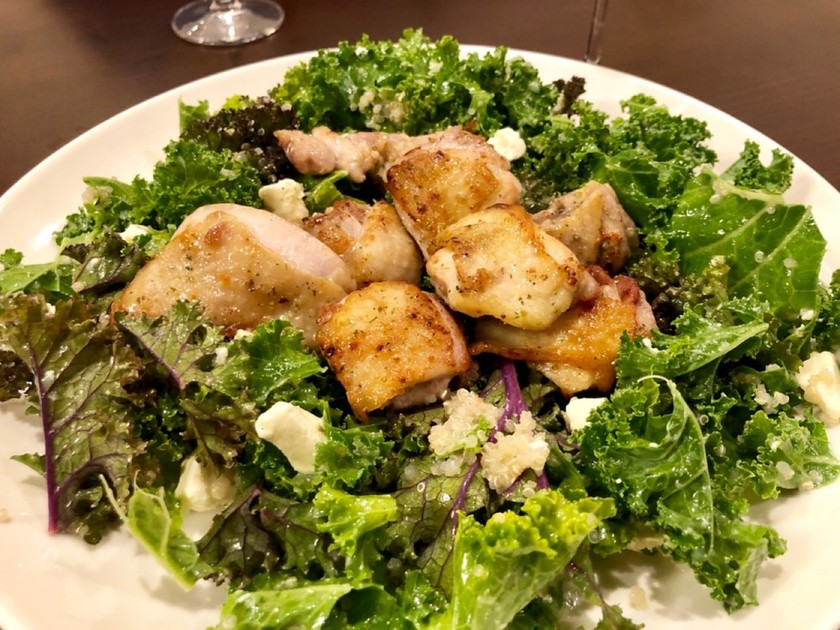 トスカーナ風チキンスキレット、ケールとドライトマト添え レシピ