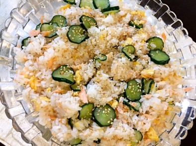 シロさんの鮭と卵と胡瓜で作るちらし寿司の写真