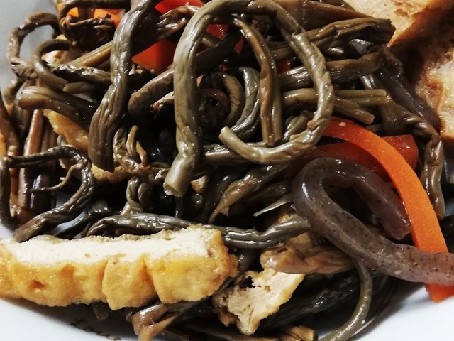 直伝 ぜんまいの戻し方 ゼンマイの炒め煮 レシピ 作り方 By ひょんびき クックパッド 簡単おいしいみんなのレシピが357万品