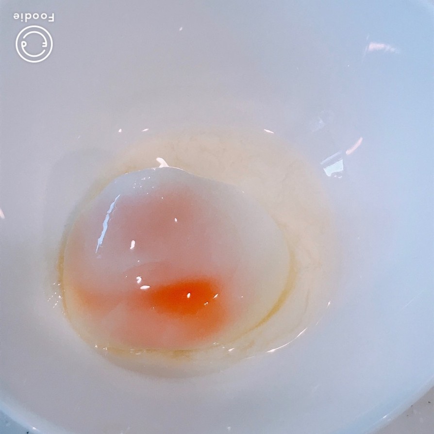 割らずにレンジで2分超簡単。殻付き温玉！の画像