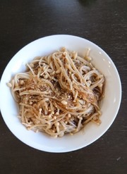 簡単スピード料理!えのきと春雨の炒め物の写真