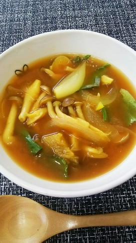 きのことレタスの和風カレースープ。