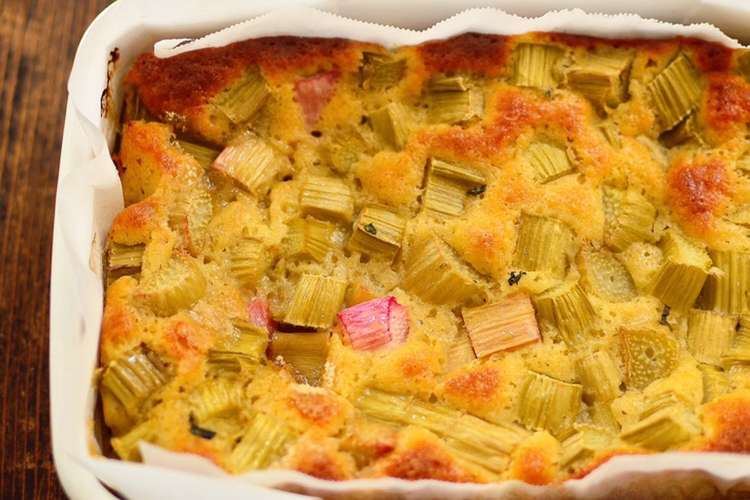簡単美味 ルバーブの混ぜて焼くだけケーキ レシピ 作り方 By 白いエプロンのクマ クックパッド 簡単おいしいみんなのレシピが360万品