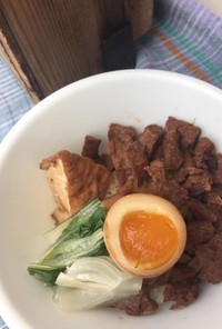ビーガン魯肉飯⦿大豆ミートを使用