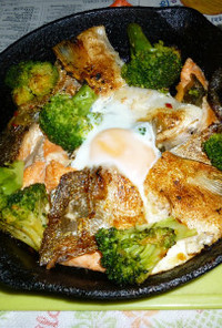銀鮭のアラの焼き鮭＋ブロッコリー・卵