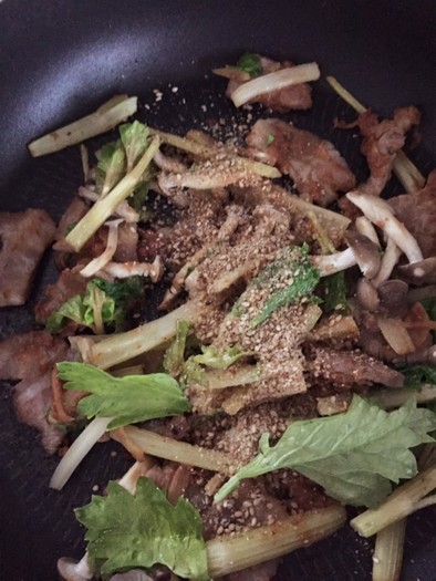 セロリと豚肉味噌炒めの写真