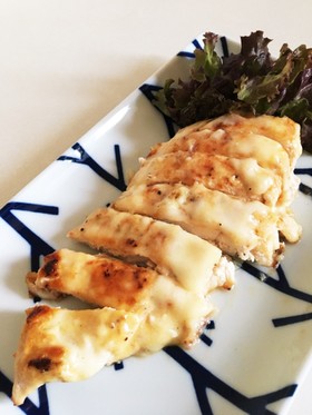 しっとりジューシー♡鶏むね肉のチーズ焼き