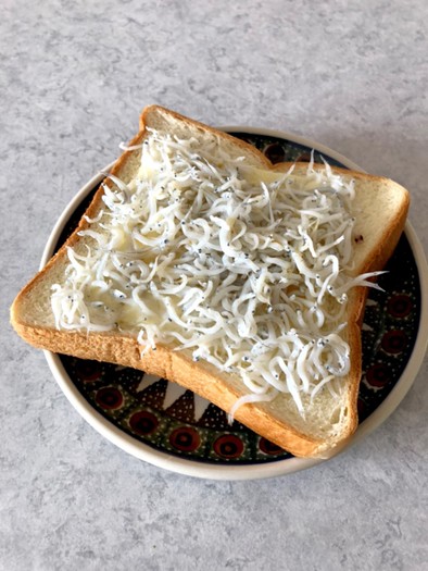 包丁を使わないシリーズ しらすチーズパンの写真