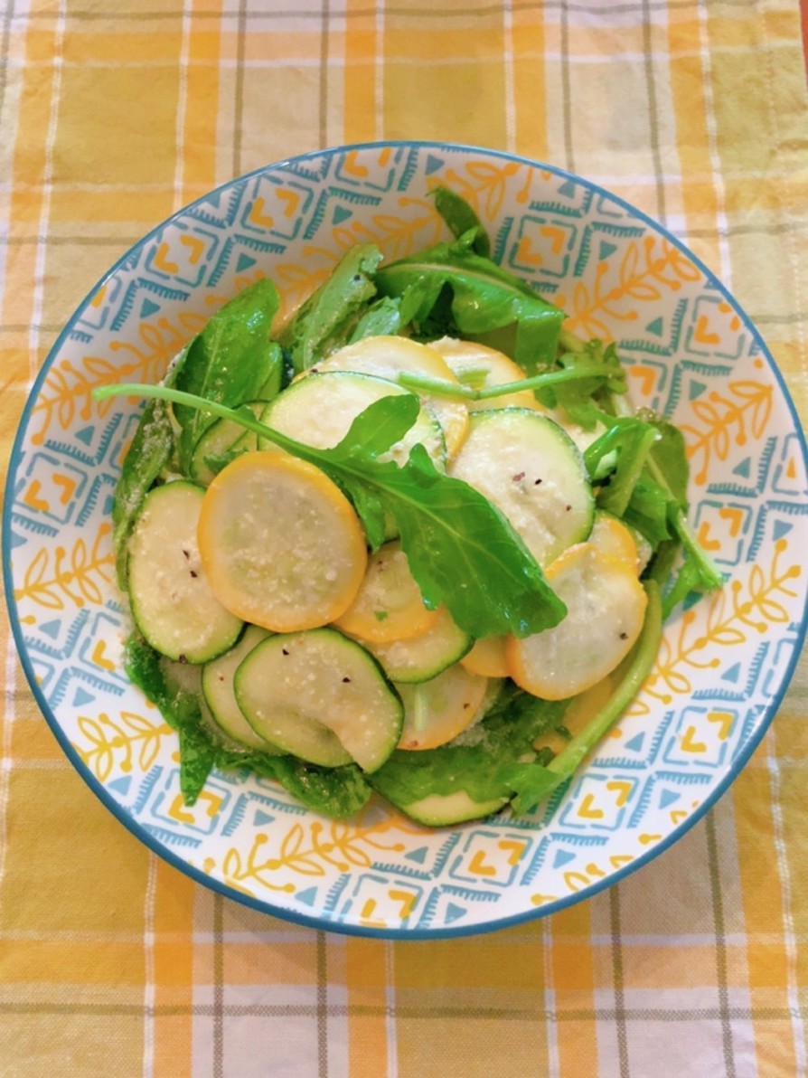 ズッキーニのシンプルサラダの画像