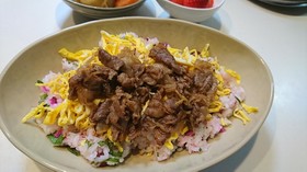 牛肉ちらし寿司(しば漬)
