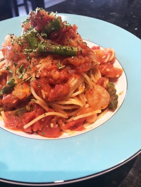 冷凍エビで!エビとアスパラのトマトパスタ