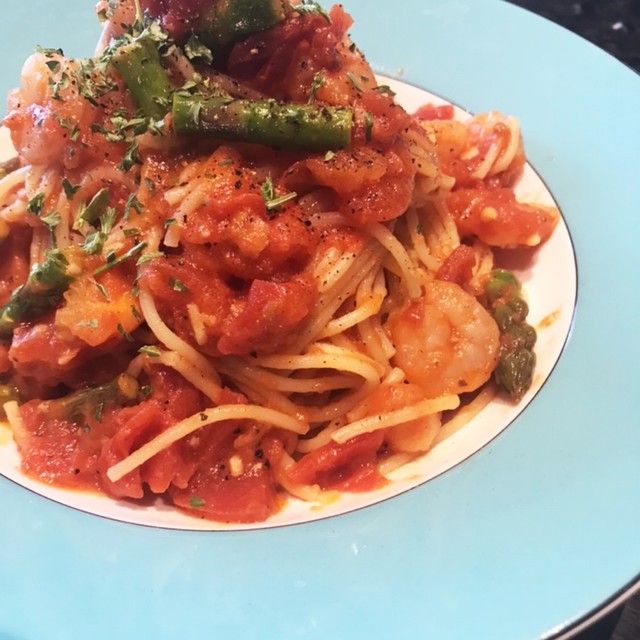 冷凍エビで エビとアスパラのトマトパスタ レシピ 作り方 By Kateschmid クックパッド 簡単おいしいみんなのレシピが352万品