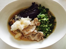 揚げ茄子と豚肉のおろし素麺