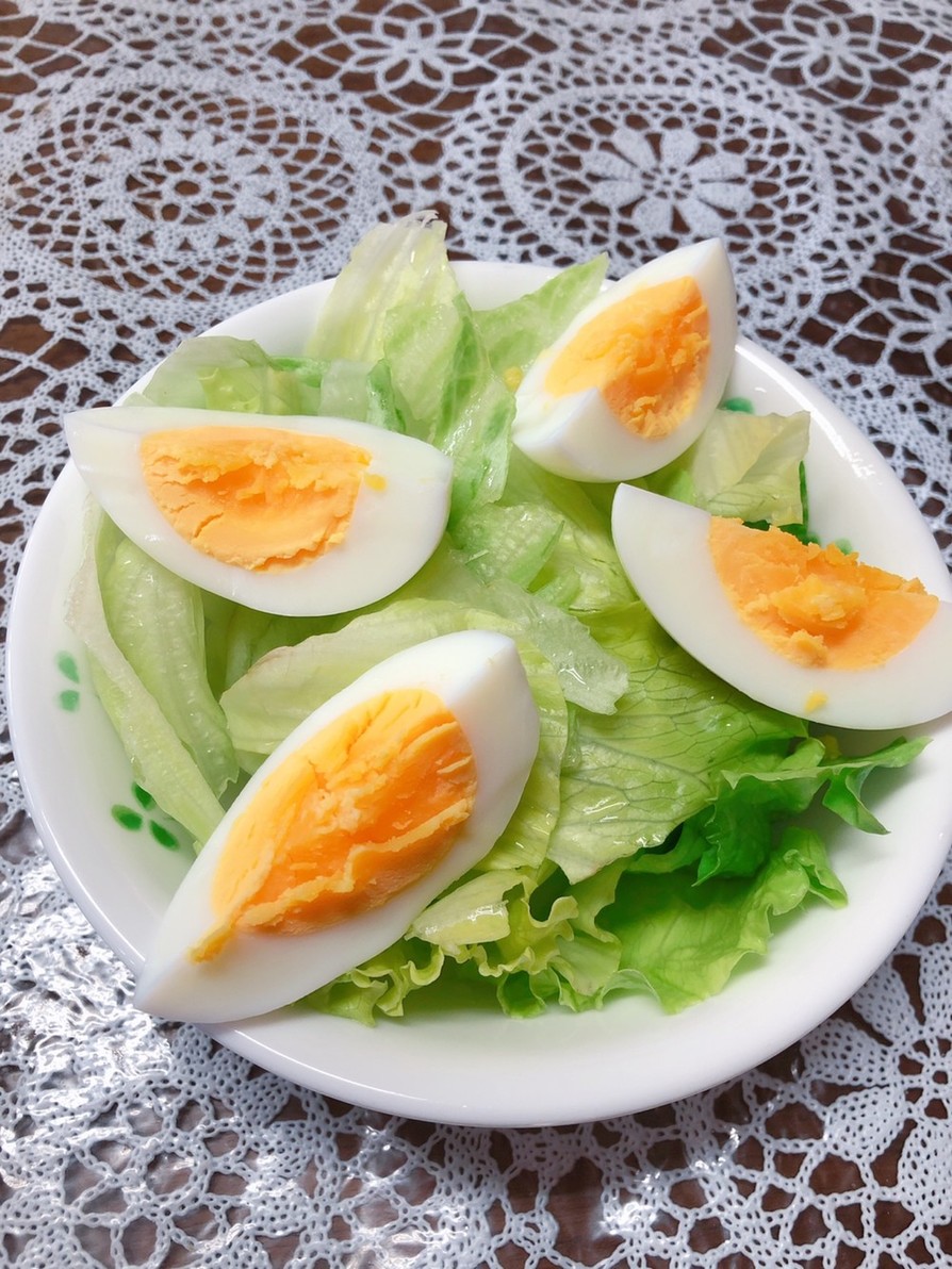 レタスと卵のサラダの画像