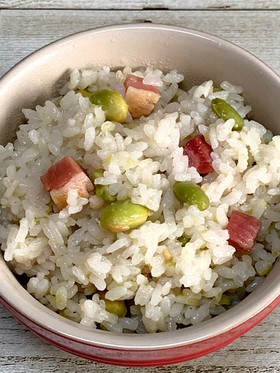 ベーコンと枝豆の洋風炊き込みご飯♪