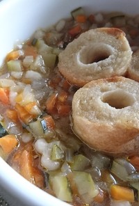 フフフ…もち麦と野菜、食べるスープ