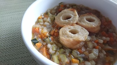 フフフ…もち麦と野菜、食べるスープの写真