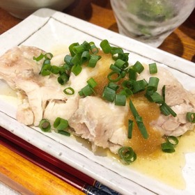 4分レンジ 塩麹で柔らか蒸し鶏おろし和え