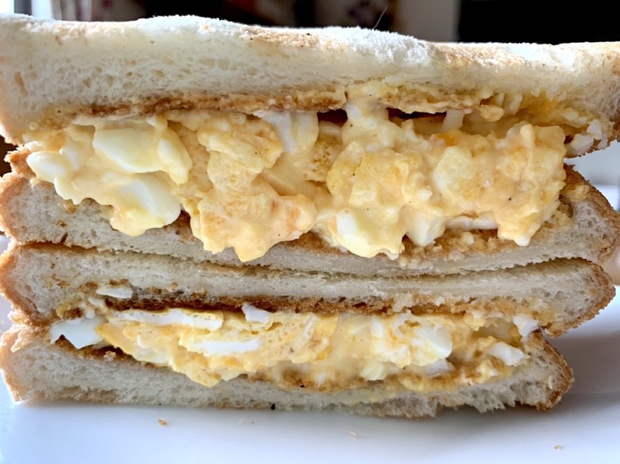 休日の朝に食べて！リッチな卵サンドの画像