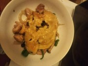 鶏肉と玉ねぎ、ピーマン、しめじ玉子のせの写真