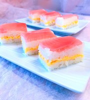 キハダマグロの押し寿司の写真