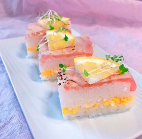 キハダマグロの押し寿司 炙りで!