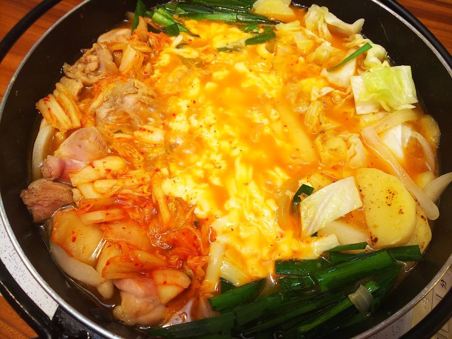 本格韓国料理・チーズダッカルビの画像