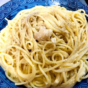 鶏皮のカルボナーラ