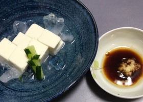 冷奴 ニンニク・胡麻油でどうぞ