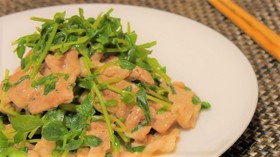 豆苗と豚肉のオイマヨ炒め