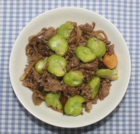 そら豆と乾燥しめじのひき肉オイスター炒め