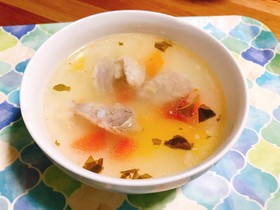 なんと塩だけ!豚軟骨のあっさりスープ!