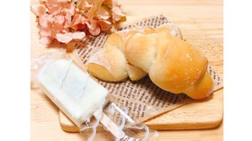 え!?♡練乳小豆アイス入りパン?
