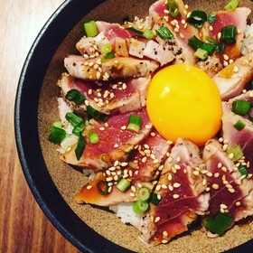 がっつりイケる◎まぐろステーキ丼