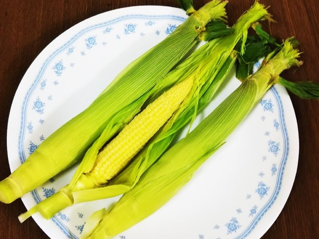 ヤングコーンの皮ごとレンジ蒸し レシピ 作り方 By さくら1128 クックパッド 簡単おいしいみんなのレシピが351万品