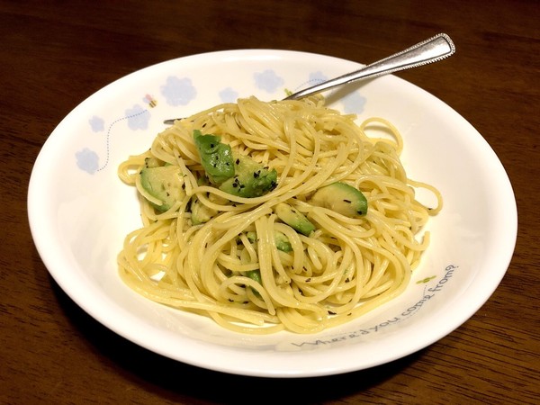 アボカドのジェノベーゼ風パスタ