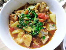 鶏もも肉とじゃがいものトマト炒め