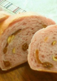 桜色のヨーグルトパン♥いちじくとナッツ