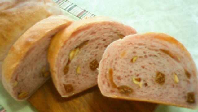 桜色のヨーグルトパン♥いちじくとナッツの画像