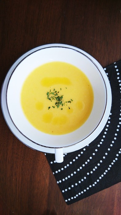 シンプルが美味しいコーンスープの写真