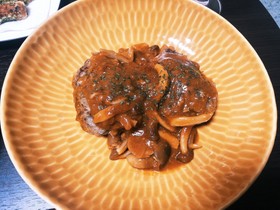 煮込みハンバーグ